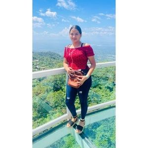 Meet your Posher, Jennifer